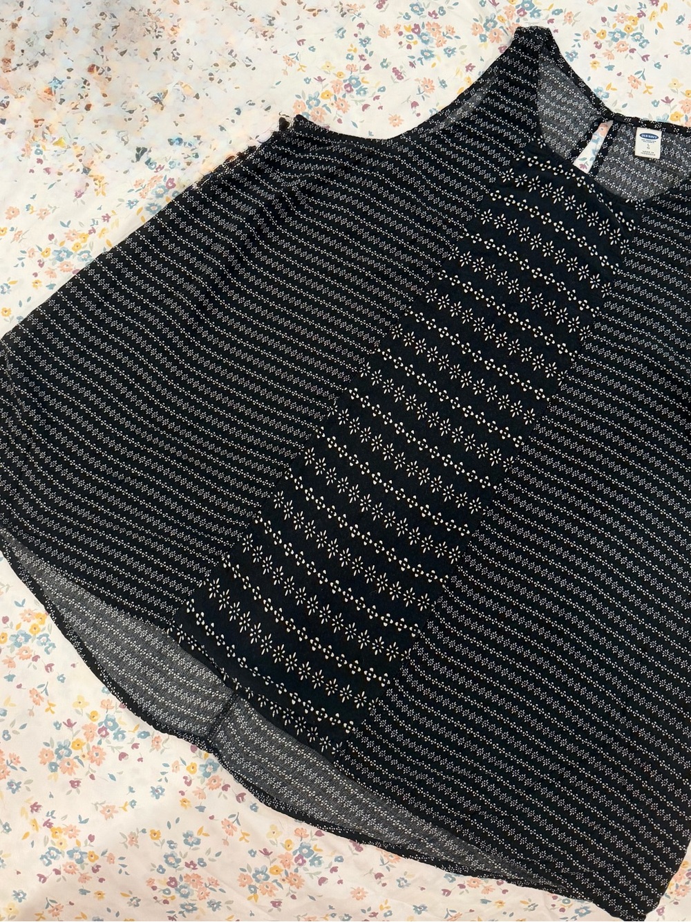 Old Navy Black Patterned A-line Sleeveless Top